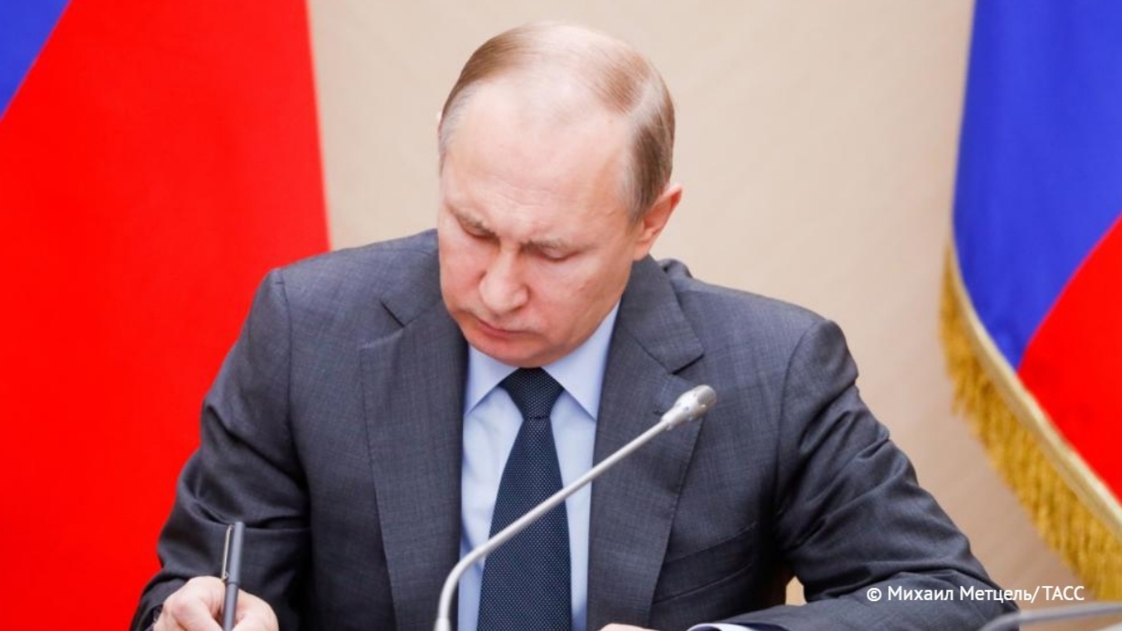 Путин присвоил семи россиянкам звание "Мать-героиня"
