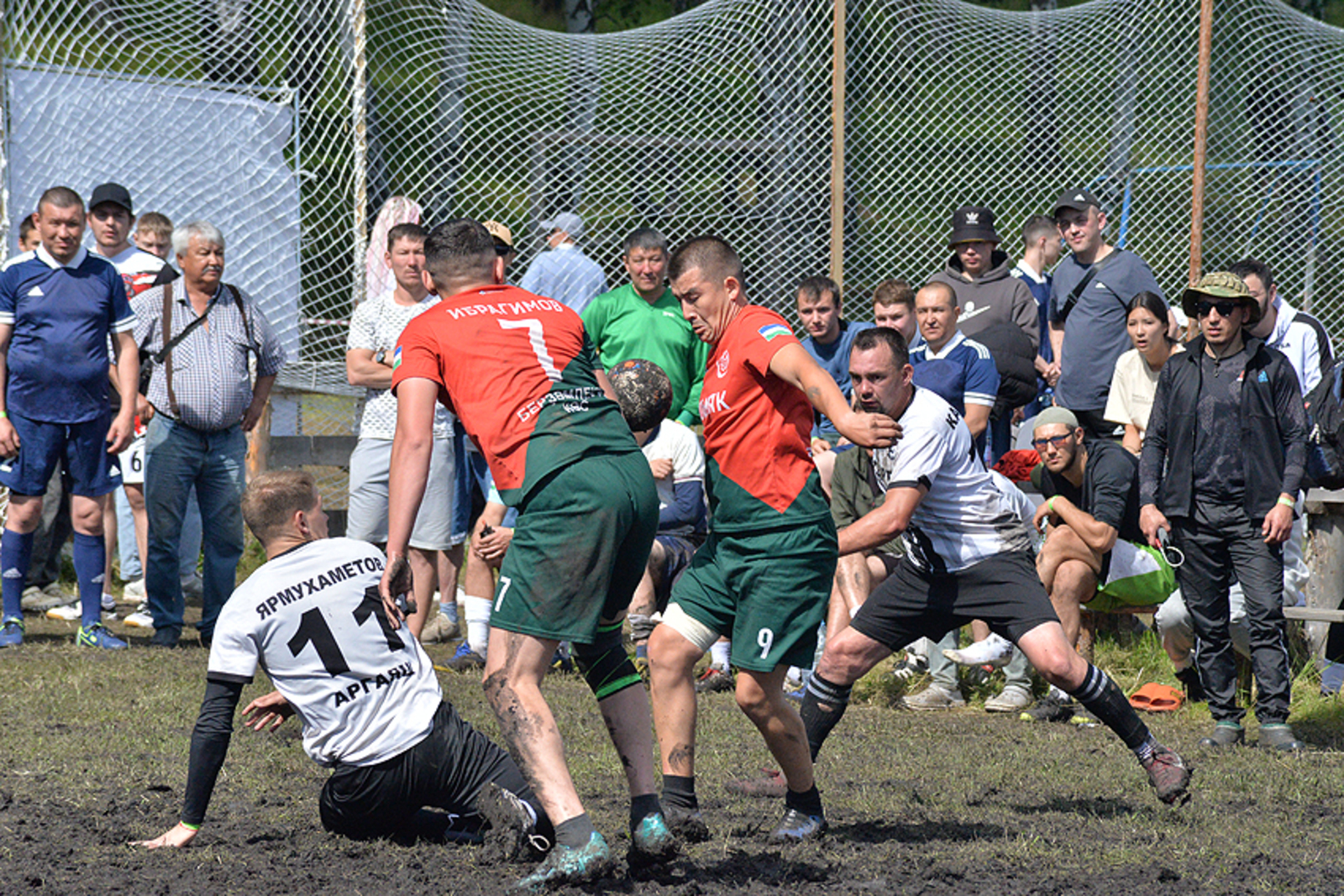 Возраст спорту не помеха: в футбол играют все