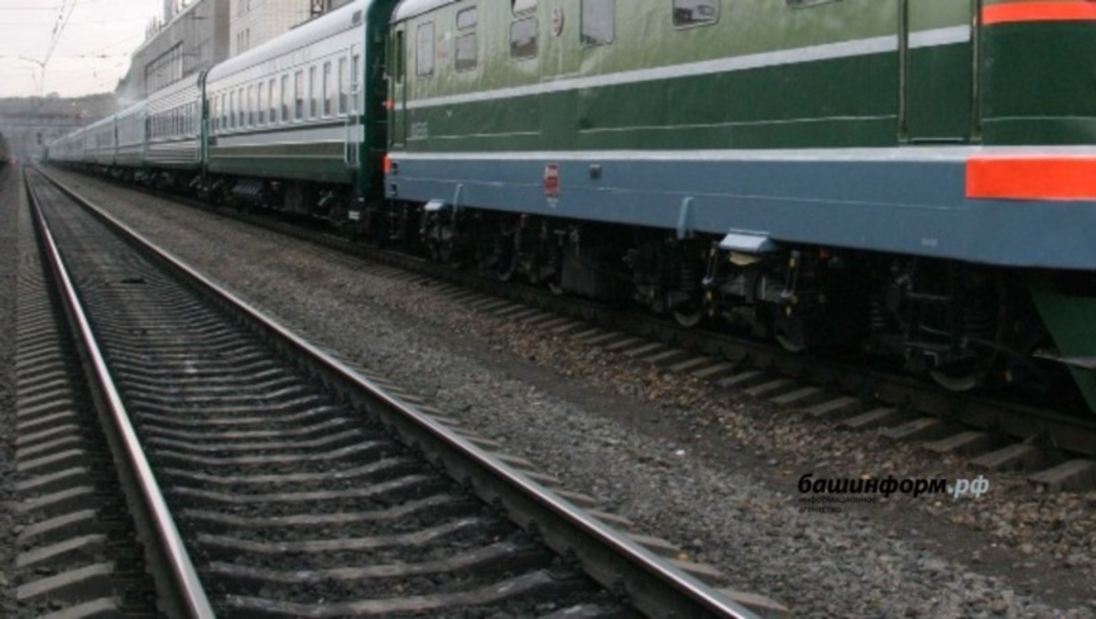 В Башкирии 45-летняя женщина попала под поезд