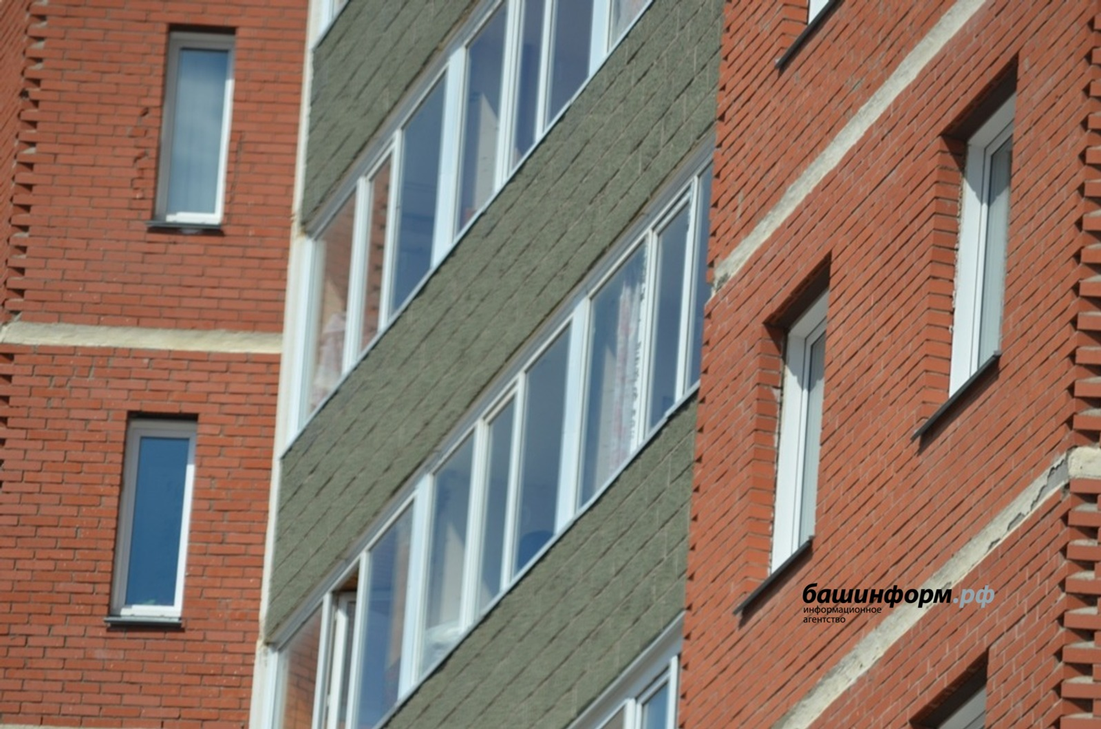 Уфимец сбросил ребенка с 4 этажа