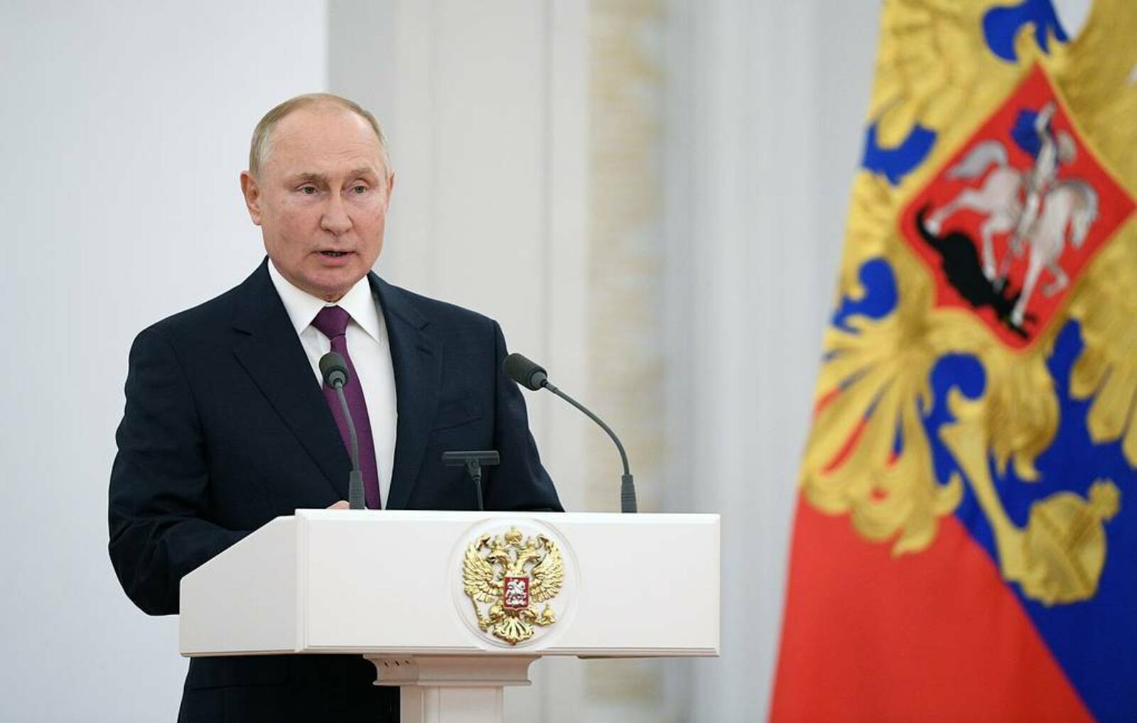 Путин назвал низкие доходы граждан главным врагом российского общества