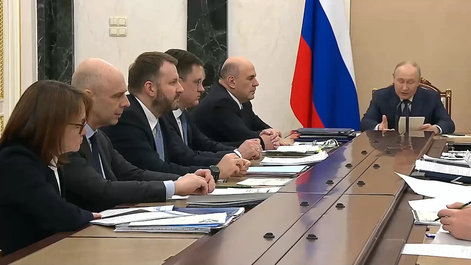 Путин отметил вклад сезонного и погодного факторов в динамику экономики