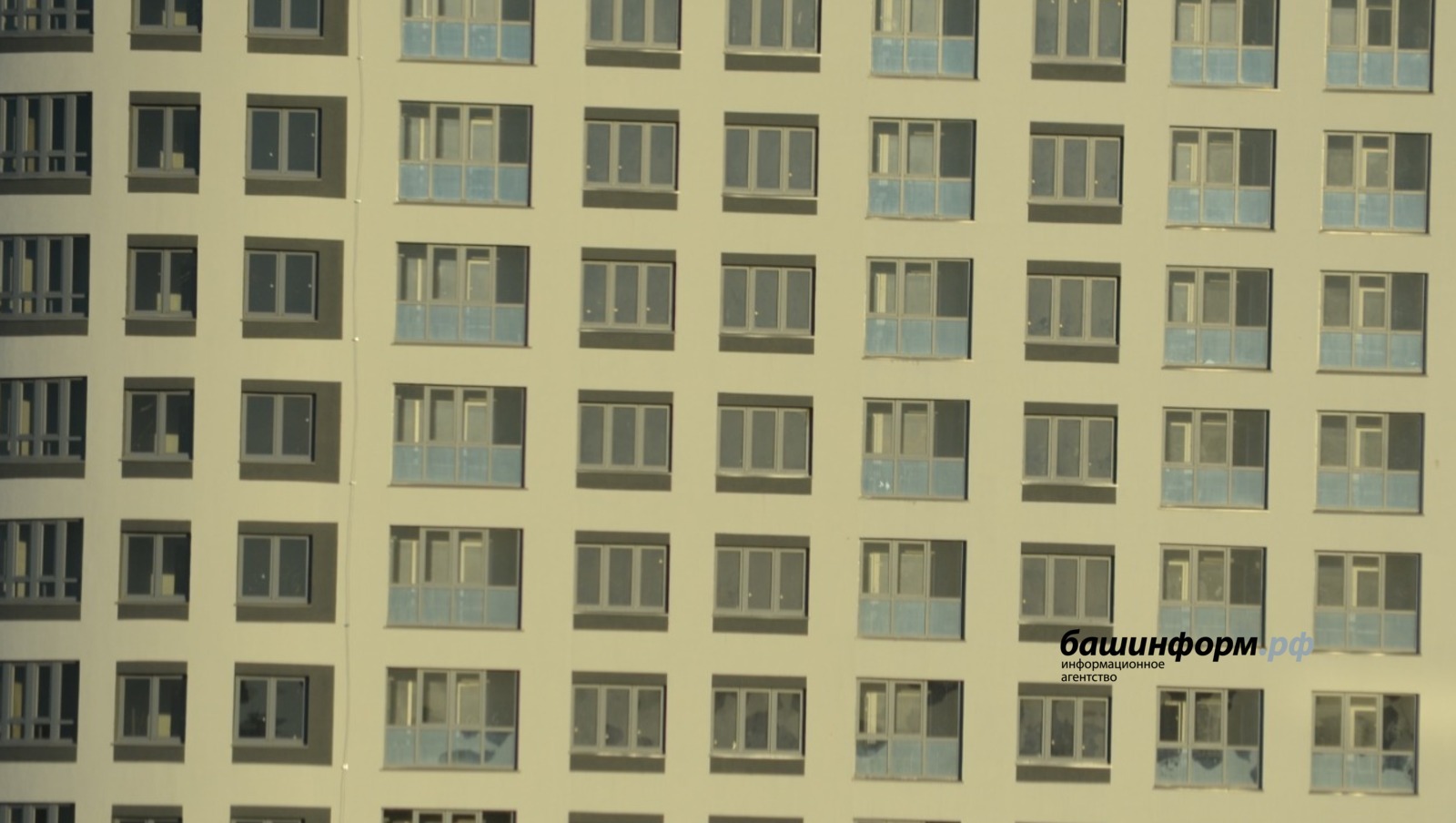 В Башкирии под окнами жилых домов нашли мальчика и девочку