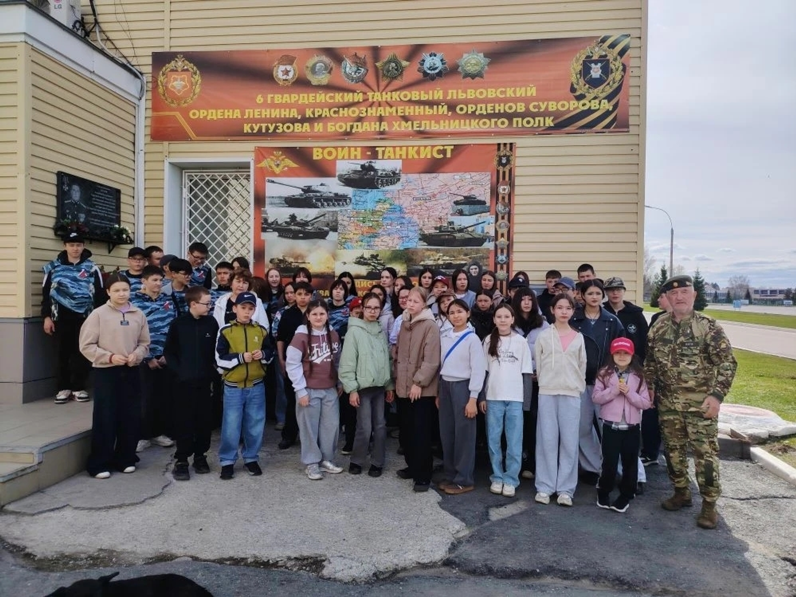 Познакомились с армейской жизнью