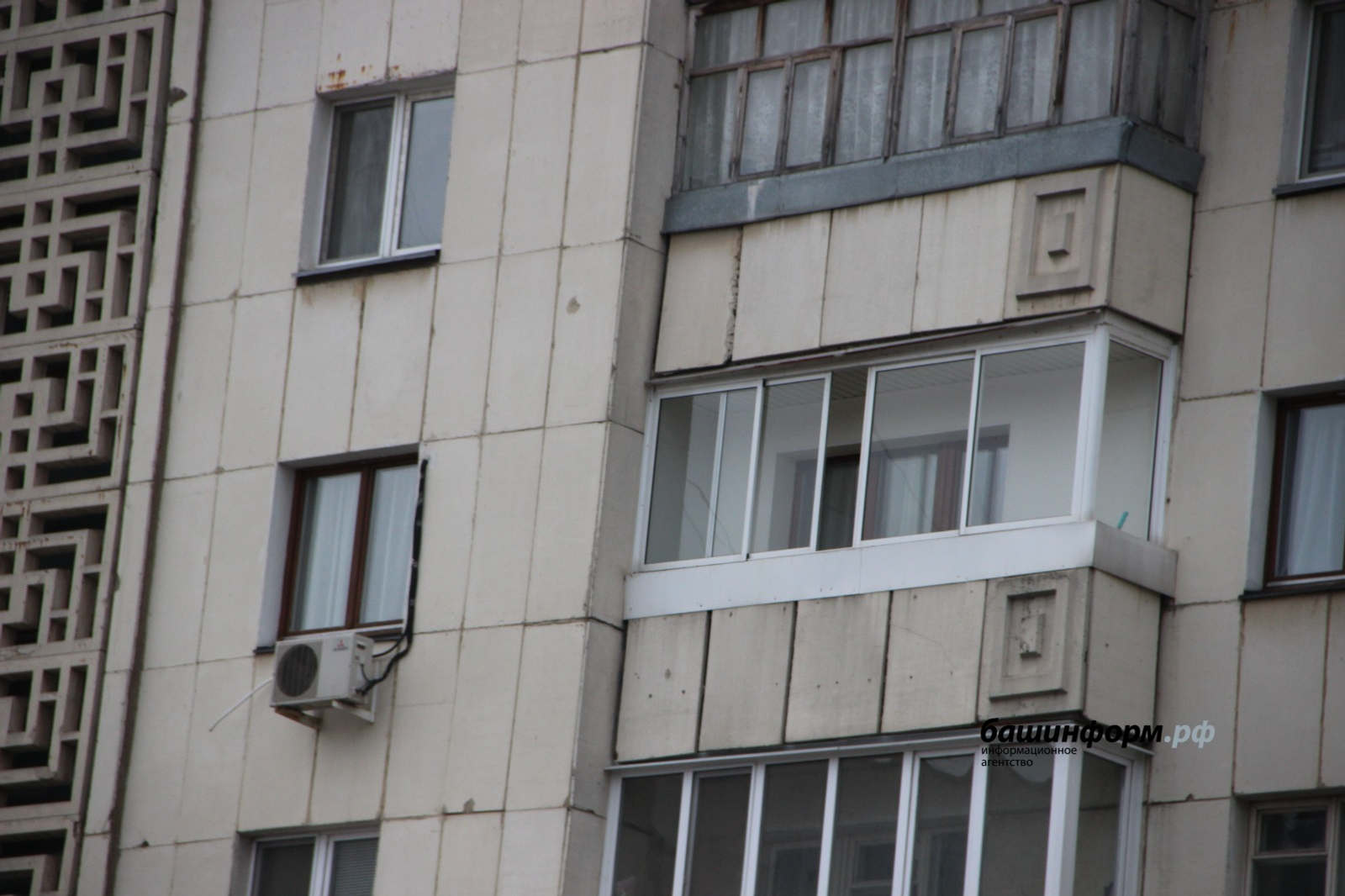 В Башкирии 3-летний малыш выжил при падении с балкона 5 этажа