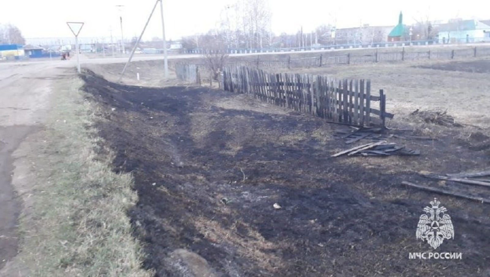 Жительница Башкирии, пытавшаяся потушить горящую траву, скончалась