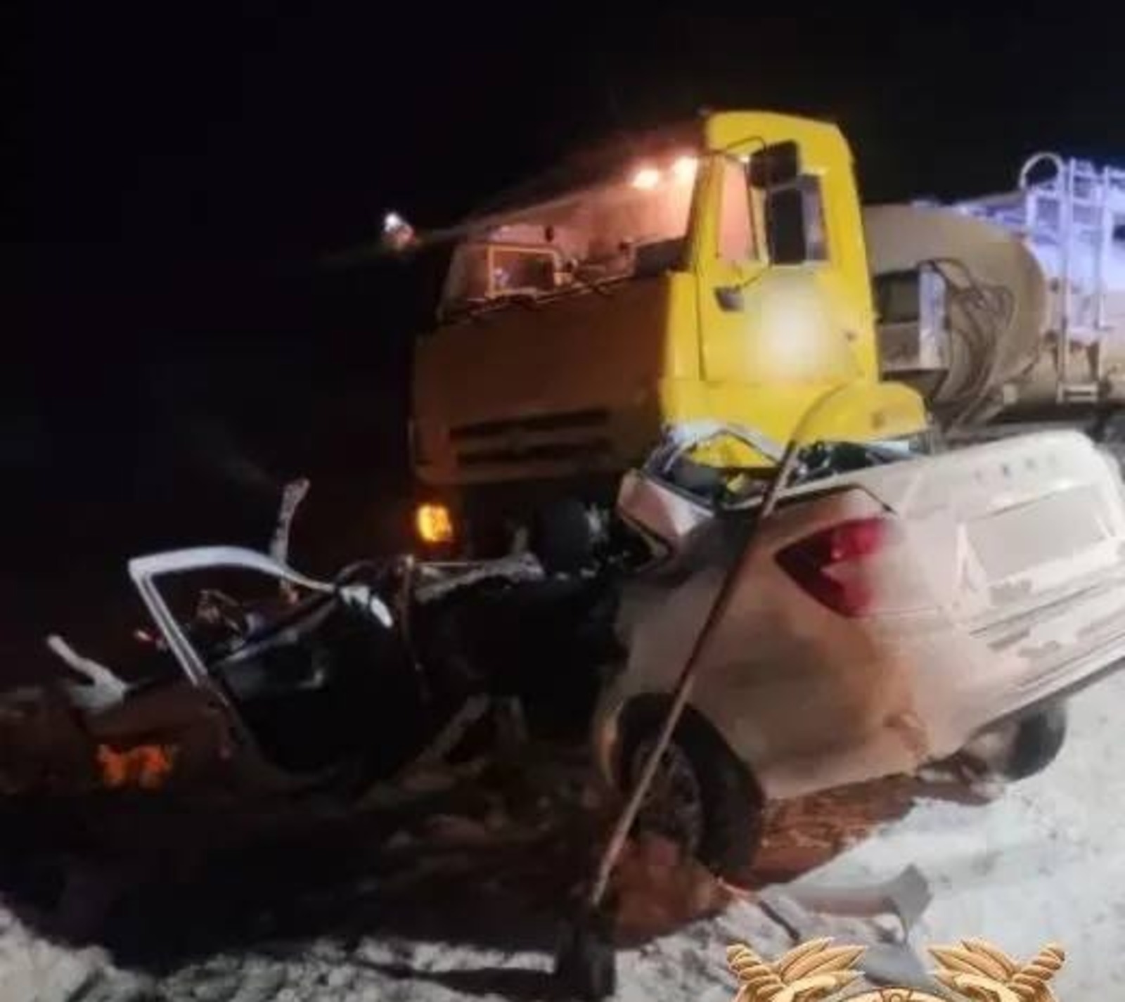 В страшном ДТП с КамАЗом в Башкирии погибли четыре человека