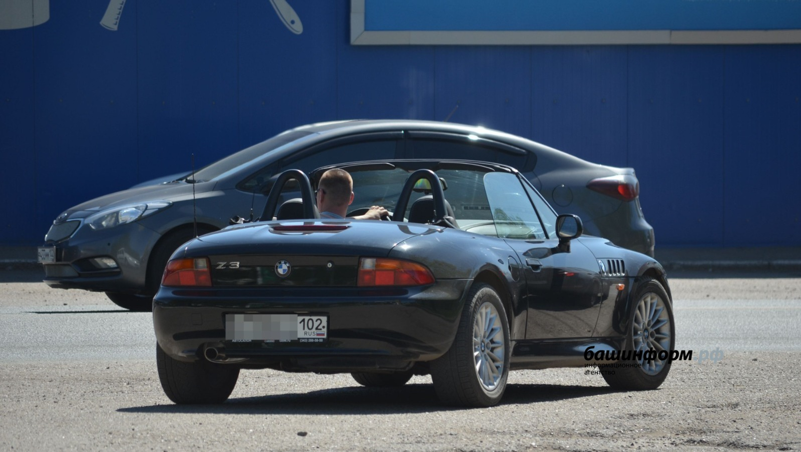 Мужчину ограбили при покупке автомобиля за 15 млн рублей