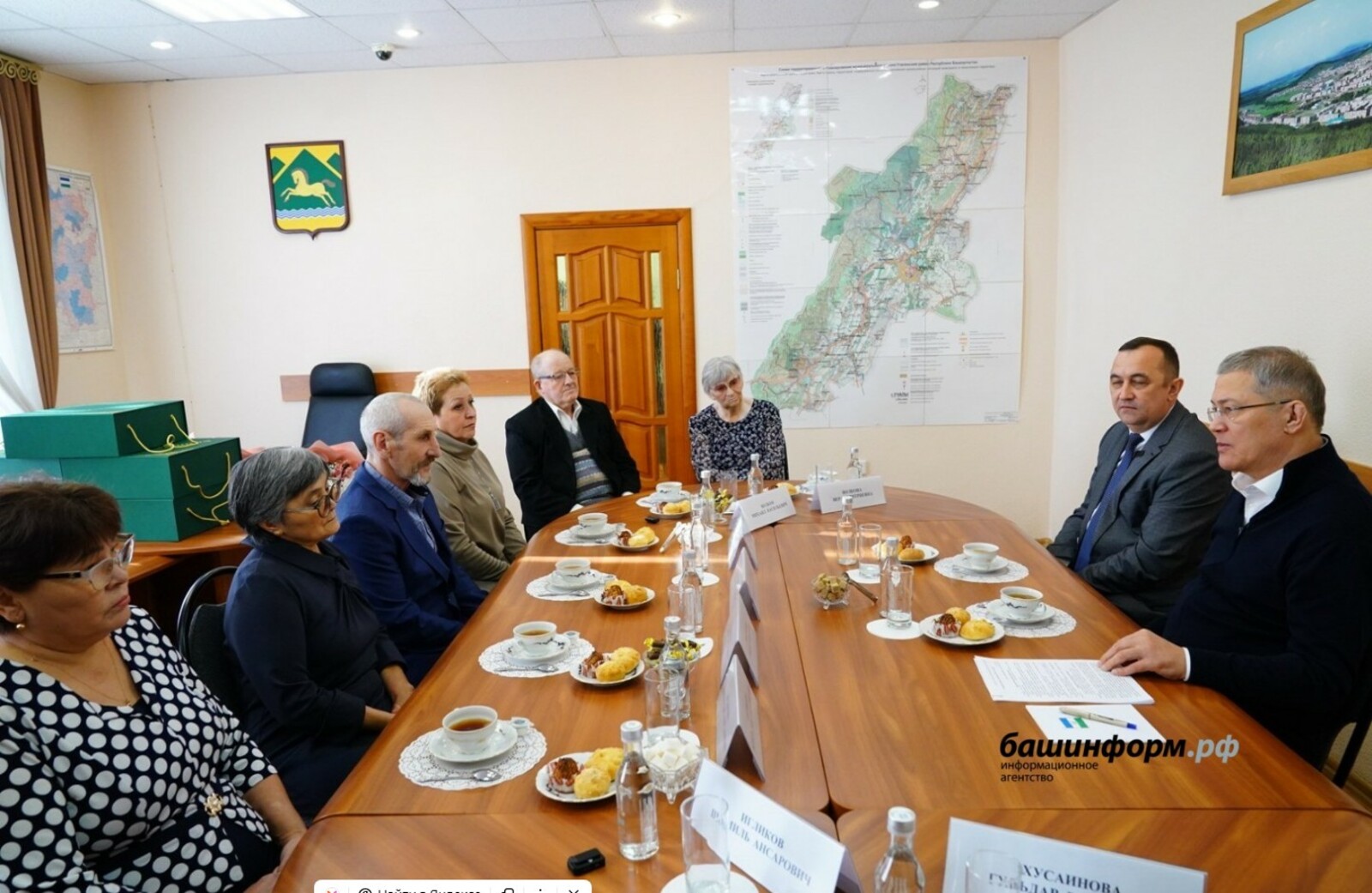 Глава Башкирии встретился в Учалах с семьями погибших участников СВО