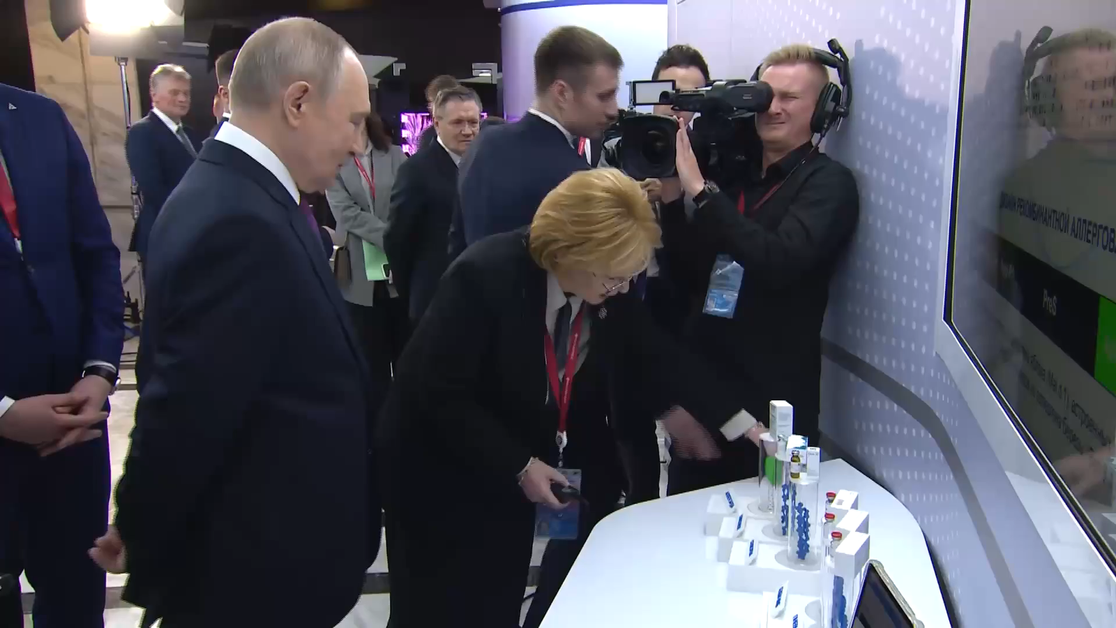 Путину представили российскую вакцину от аллергии на пыльцу березы