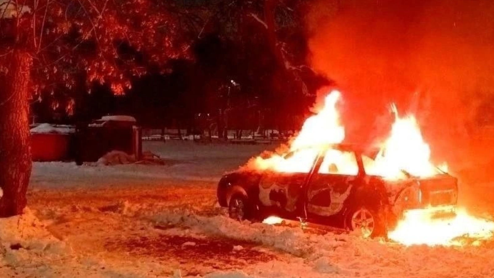 В Уфе ревнивец поджег машину бывшей девушки