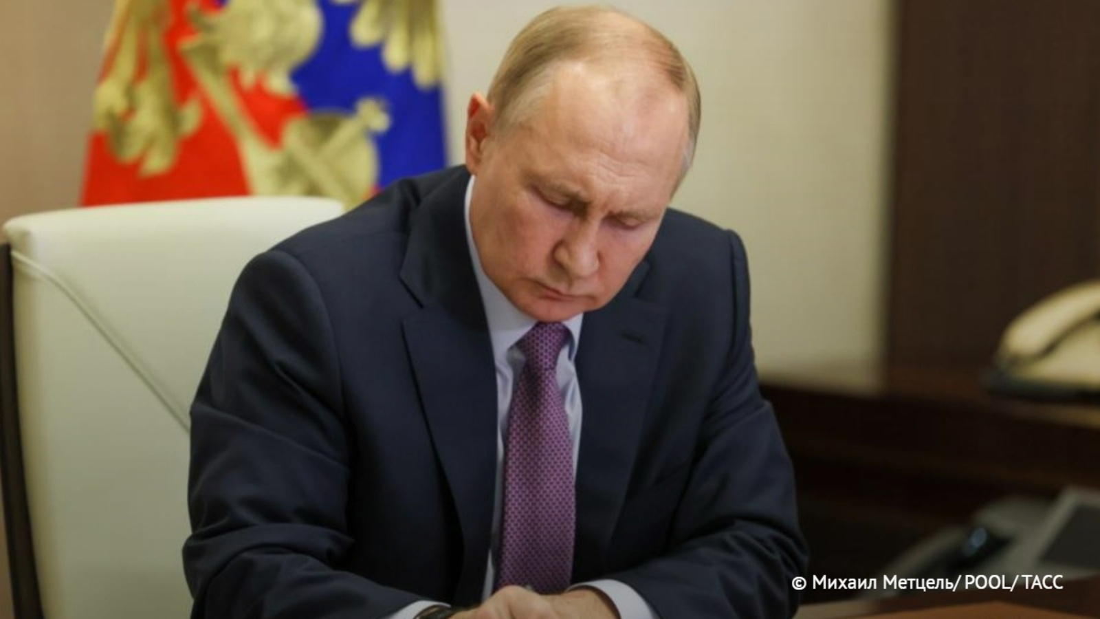 Путин продлил до конца 2023 года спецмеры в валютной сфере