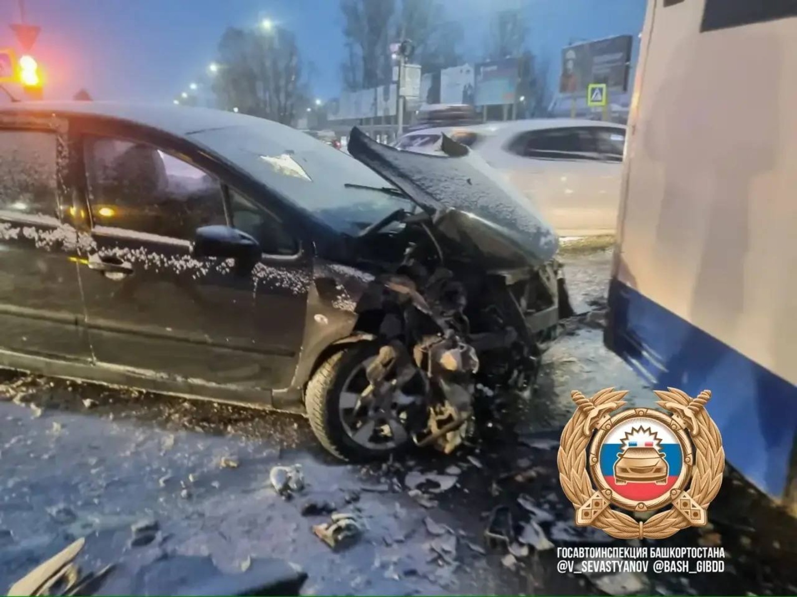 В Башкирии столкнулись НефАЗ и Peugeot