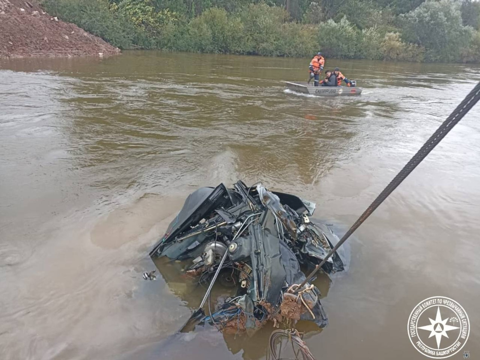 В Башкирии из реки достали мертвого водителя