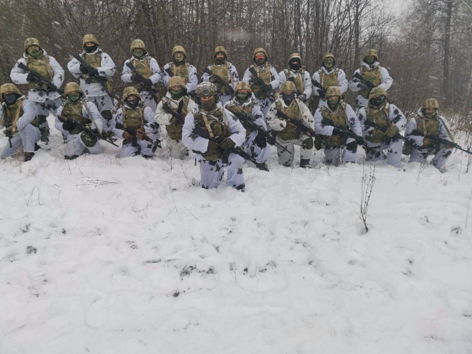 Добровольцы башкирского батальона имени Салавата Юлаева проходят боевое слаживание