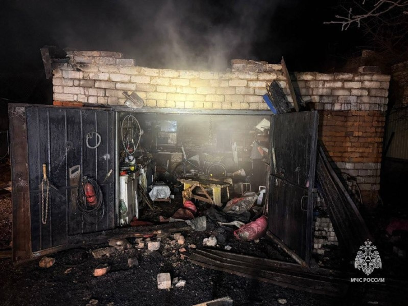 В Башкирии в сгоревшем гараже нашли мертвого мужчину