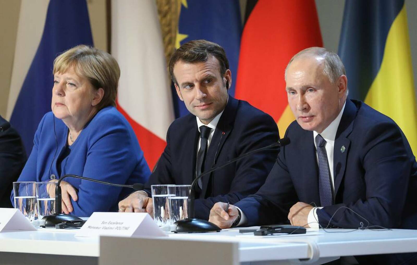 Путин, Макрон и Меркель поручили продолжить обсуждение возможности "нормандского" саммита