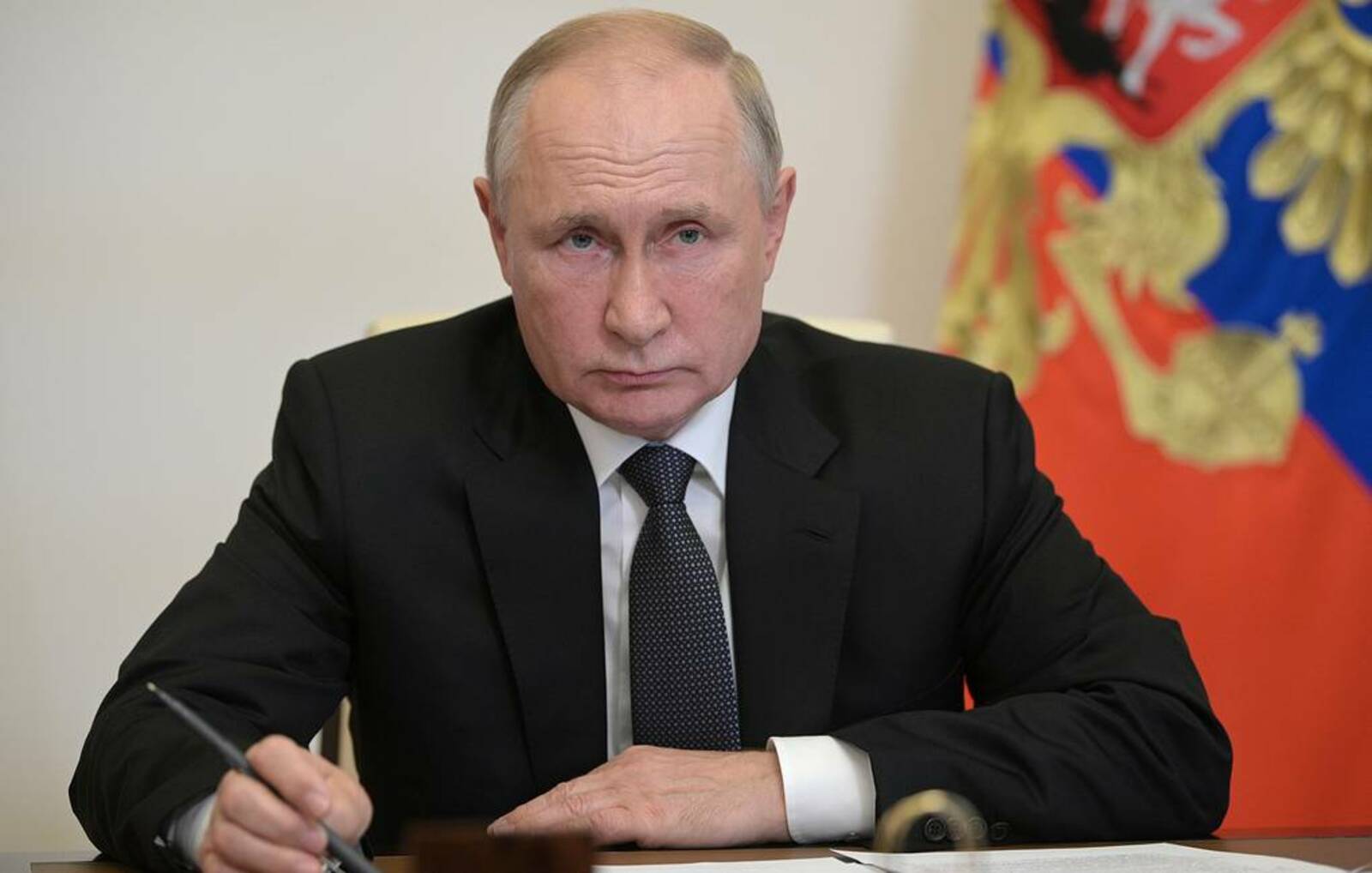 Путин поручил кабмину определить трассу магистрали по дальнему обходу Петербурга