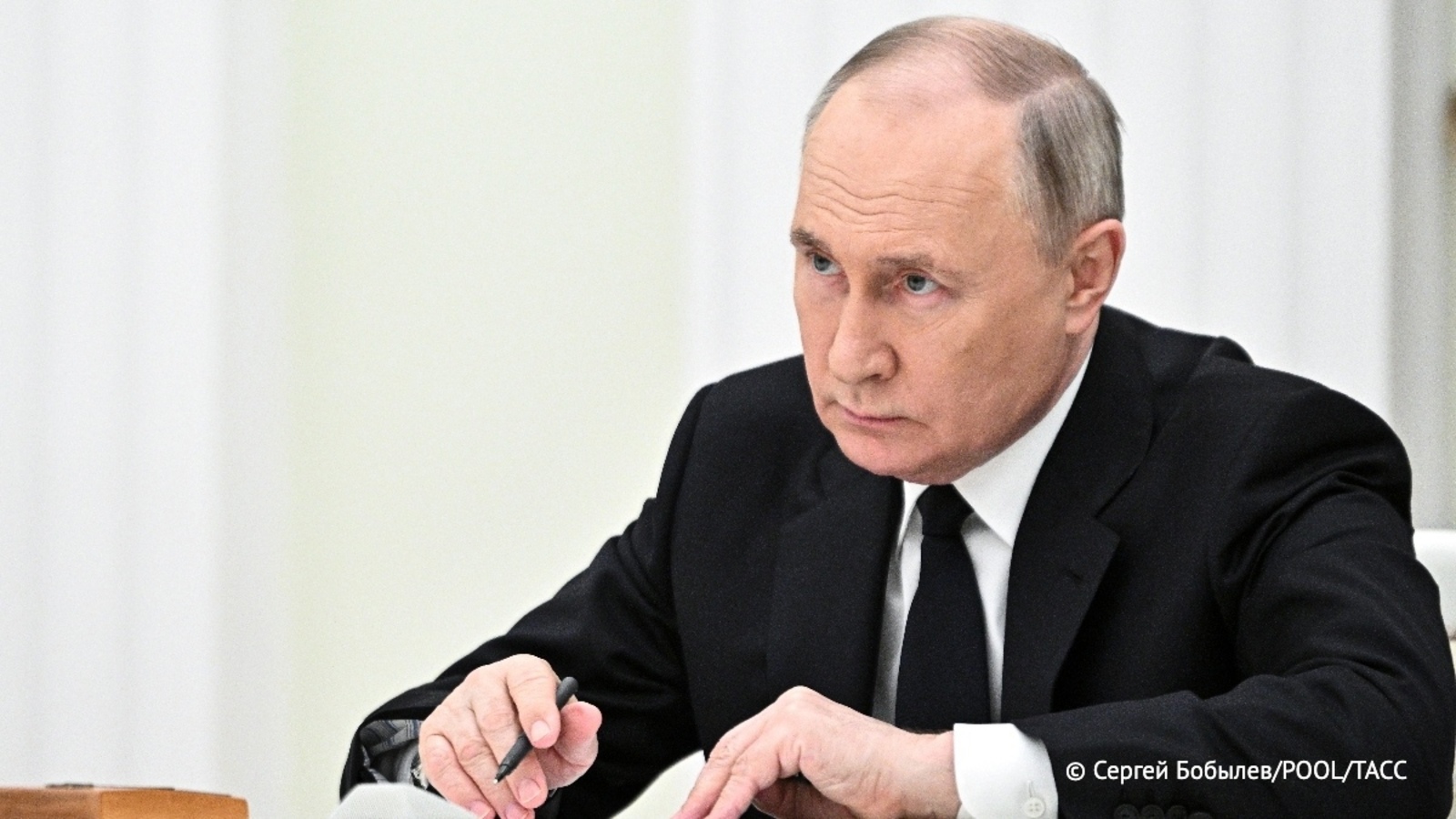 Путин заявил, что в России остается много "дури и несправедливости"