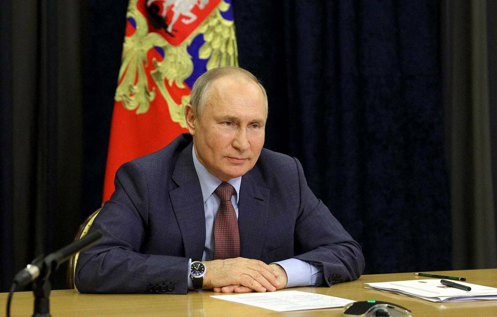 Путин: конституция будет оставаться правовым фундаментом РФ еще многие десятилетия