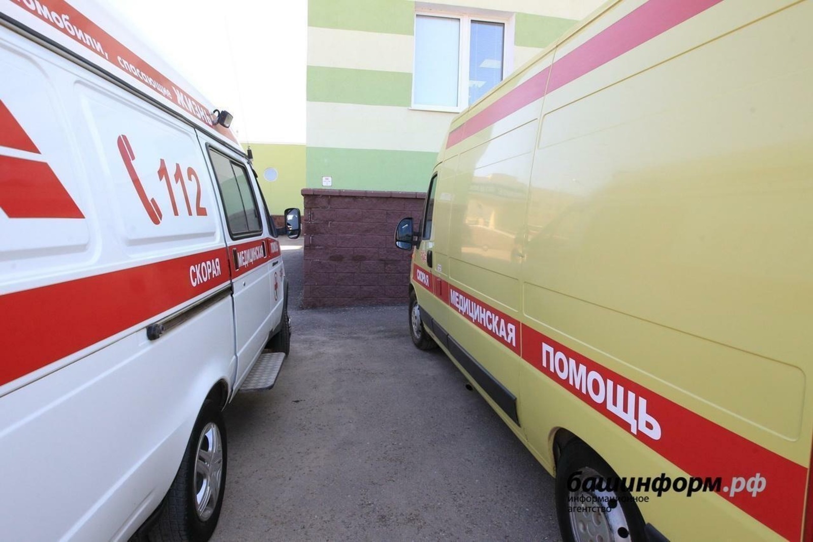 Рабочий сорвался с трехметровой высоты