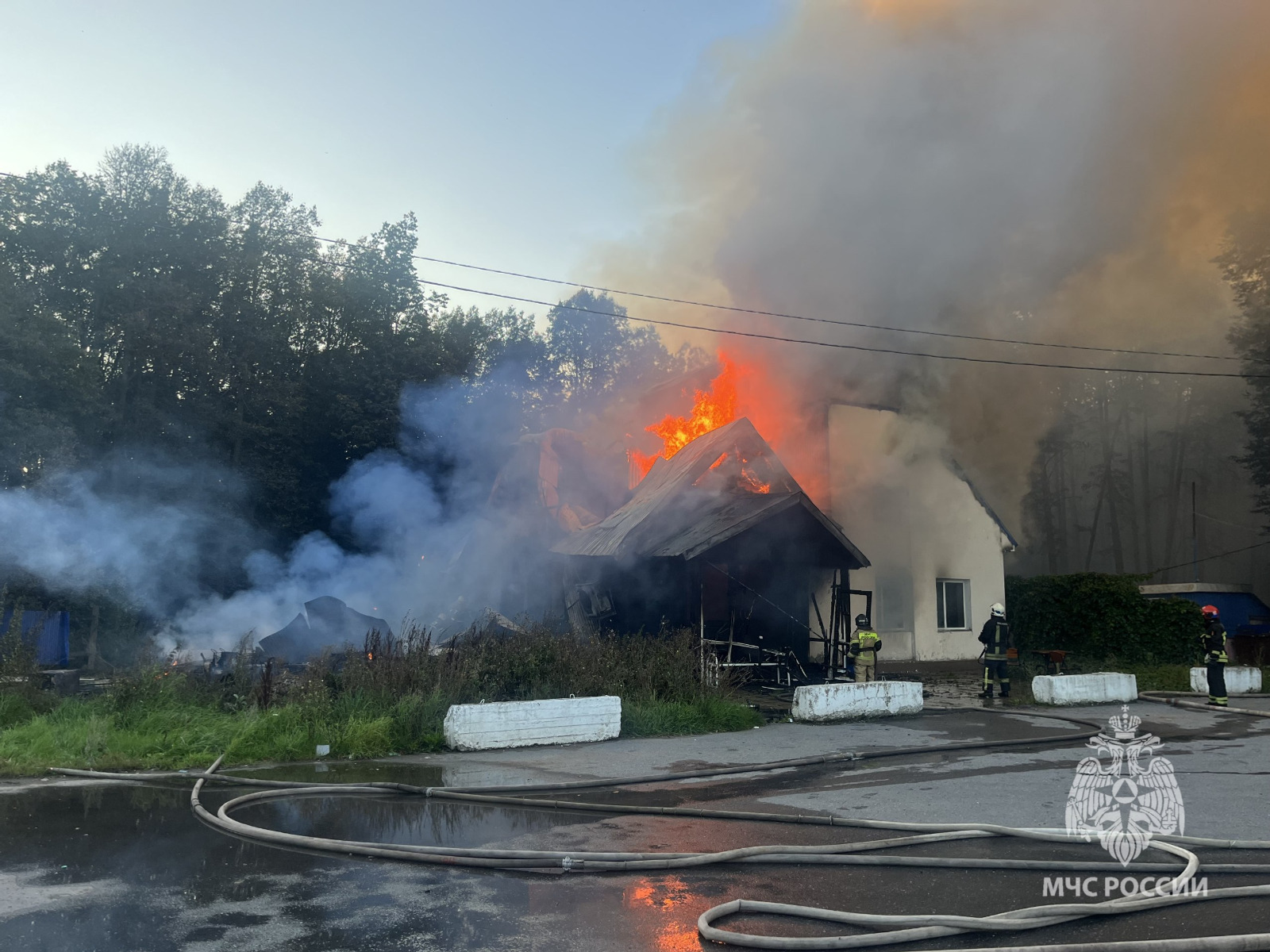 В Башкирии сгорело кафе на трассе М-5