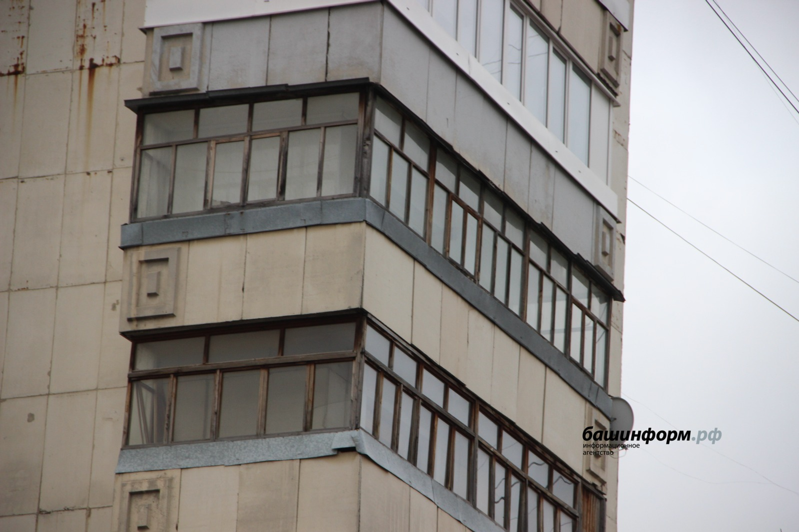 В Уфе прохожие нашли под окнами жилого дома мертвую девушку