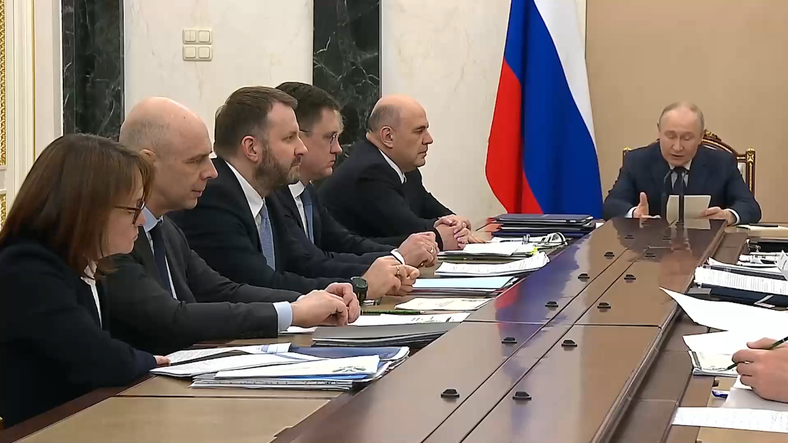 Путин отметил вклад сезонного и погодного факторов в динамику экономики