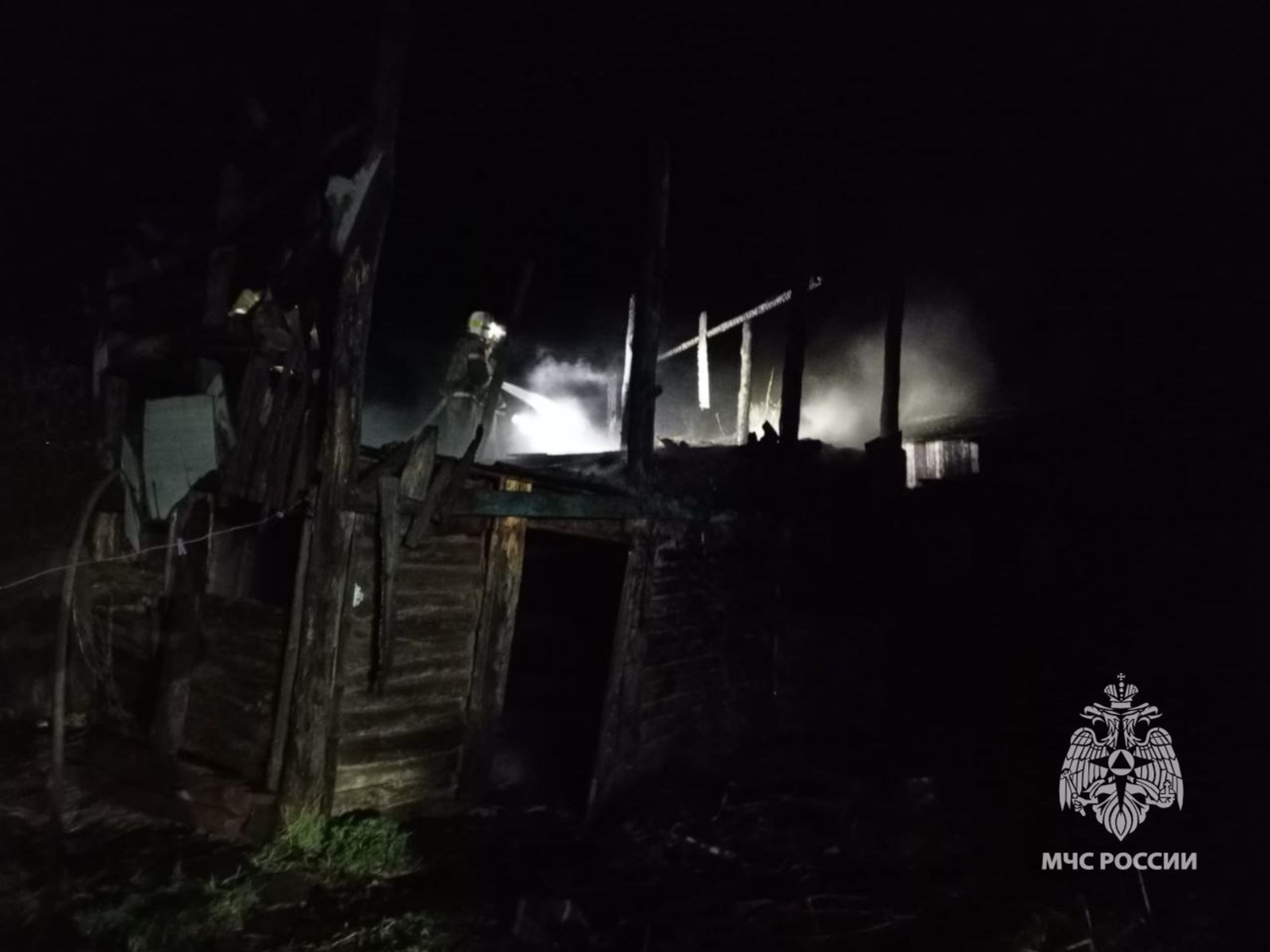 В Башкирии на диване в сгоревшем сарае нашли труп мужчины