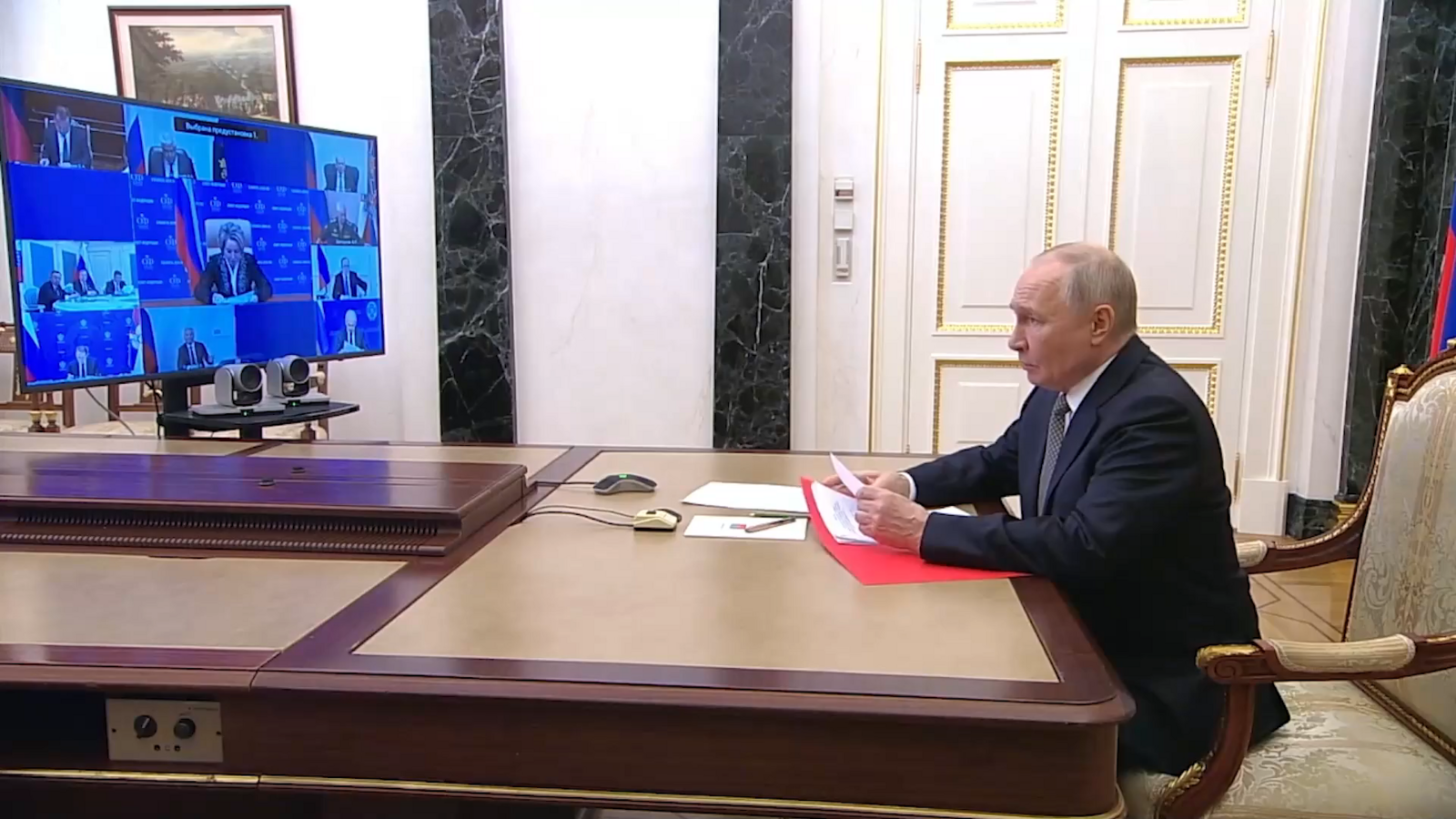 Путин обсудил с Совбезом меры по защите критически важной инфраструктуры