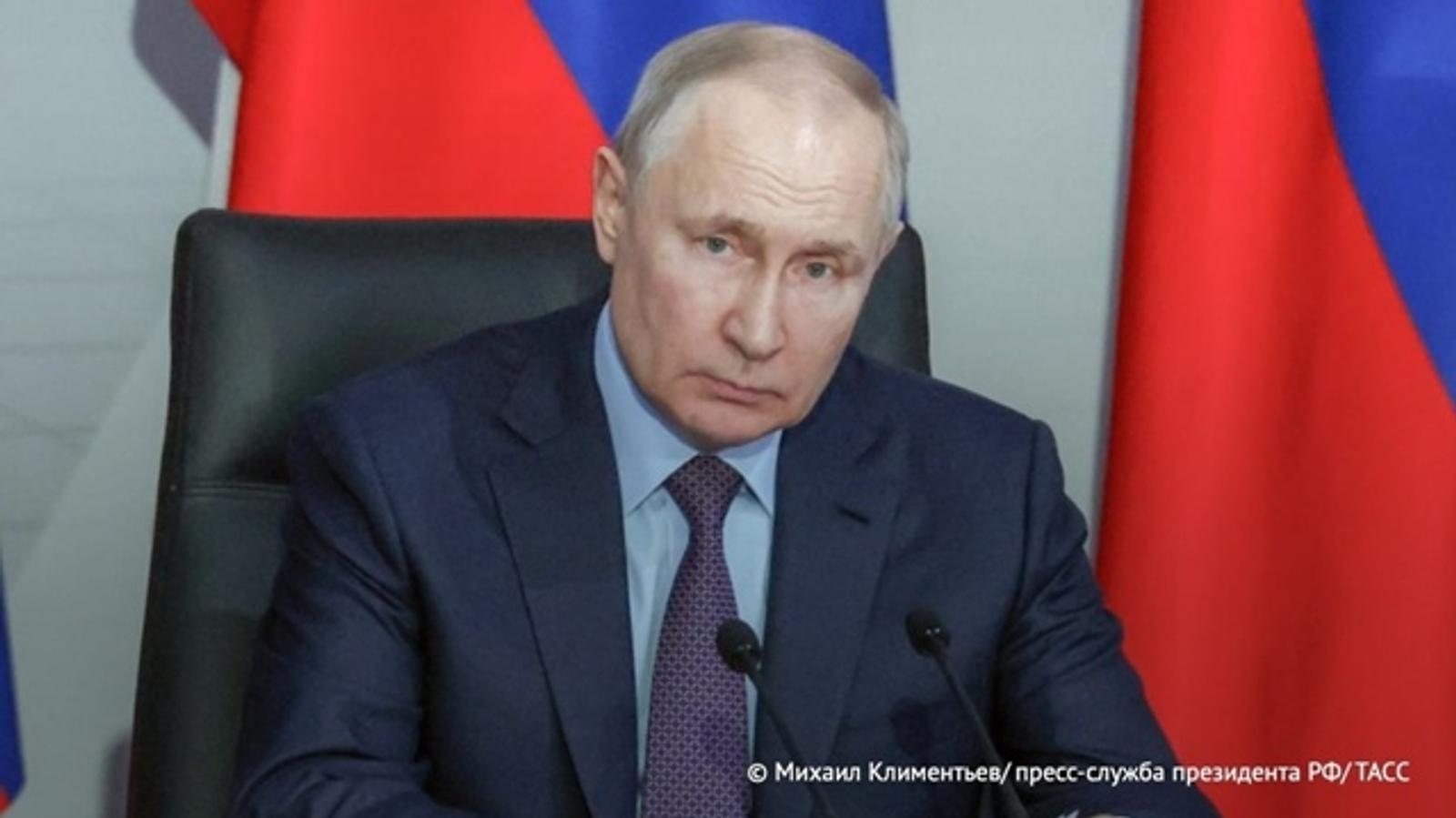 Путин приказал обеспечить проезд иностранных СМИ в районы блокирования ВСУ