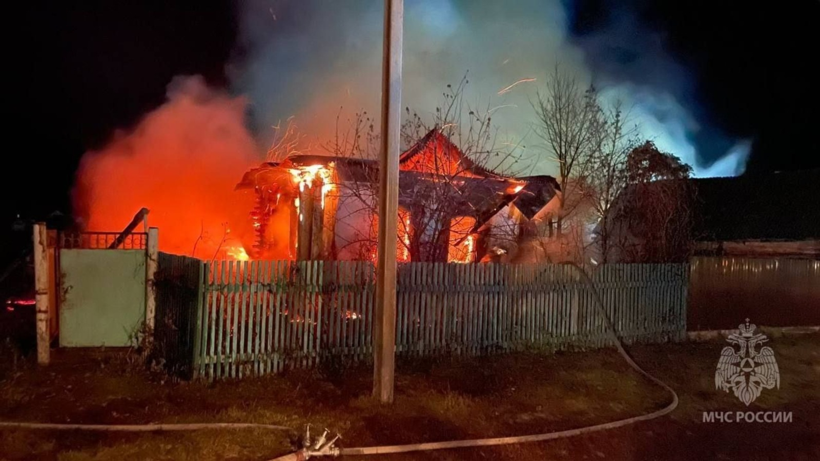 Ночью в Башкирии два человека пострадали во время пожара