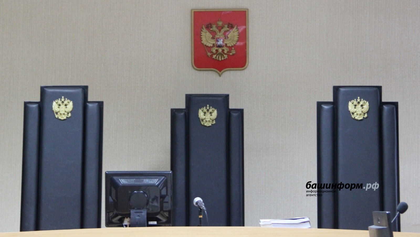 В Башкирии осудили дебоширку, напавшую на полицейского в спецмашине