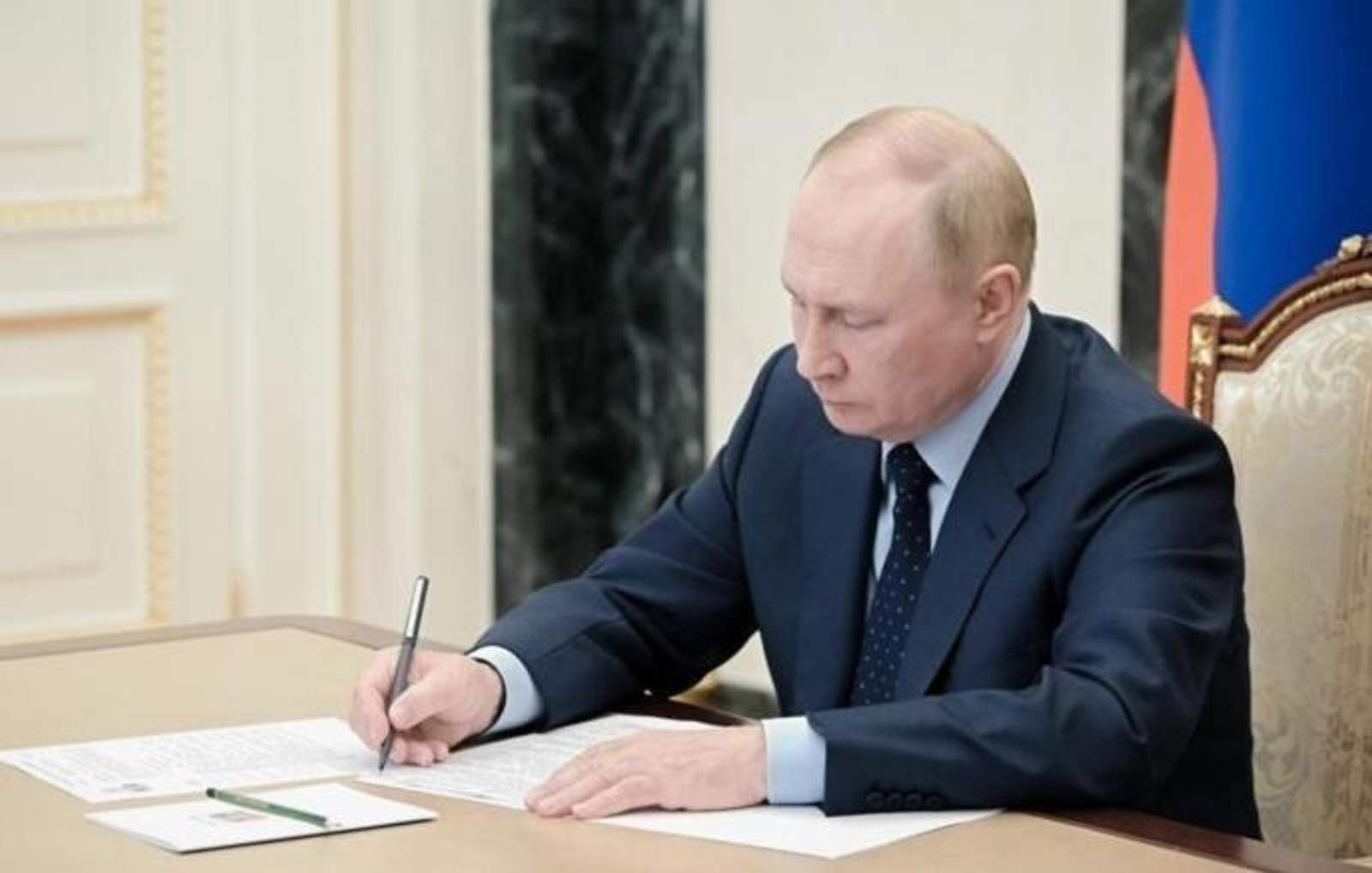 Путин ввел в РФ эксперимент по отсрочке уплаты НДС для импортеров